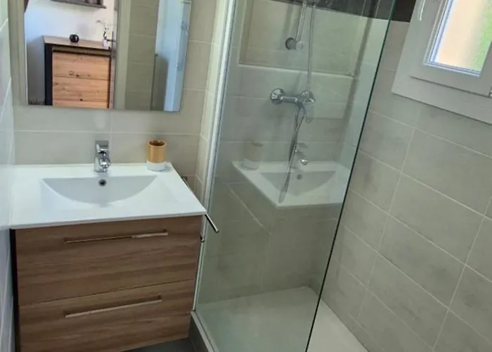 別荘 Village, Maison Climatisee, 6 Pers, Piscine, Wifi, Garage, Terrasse アグド