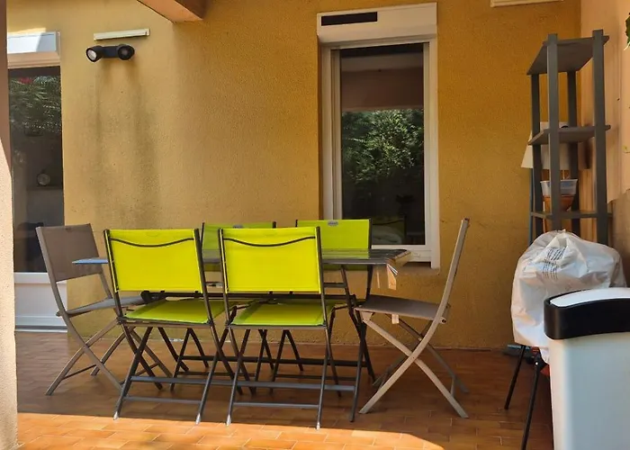 別荘 Village, Maison Climatisee, 6 Pers, Piscine, Wifi, Garage, Terrasse