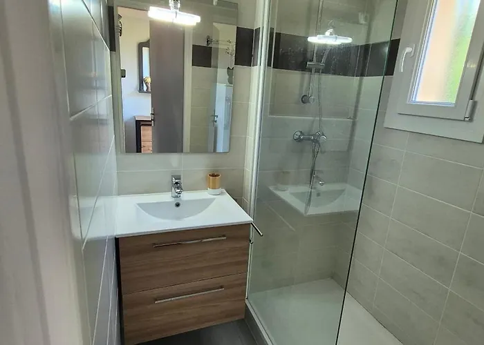 Village, Maison Climatisee, 6 Pers, Piscine, Wifi, Garage, Terrasse 펜션