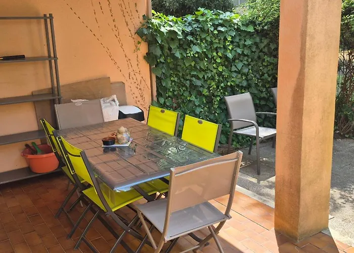 Village, Maison Climatisee, 6 Pers, Piscine, Wifi, Garage, Terrasse 펜션 *